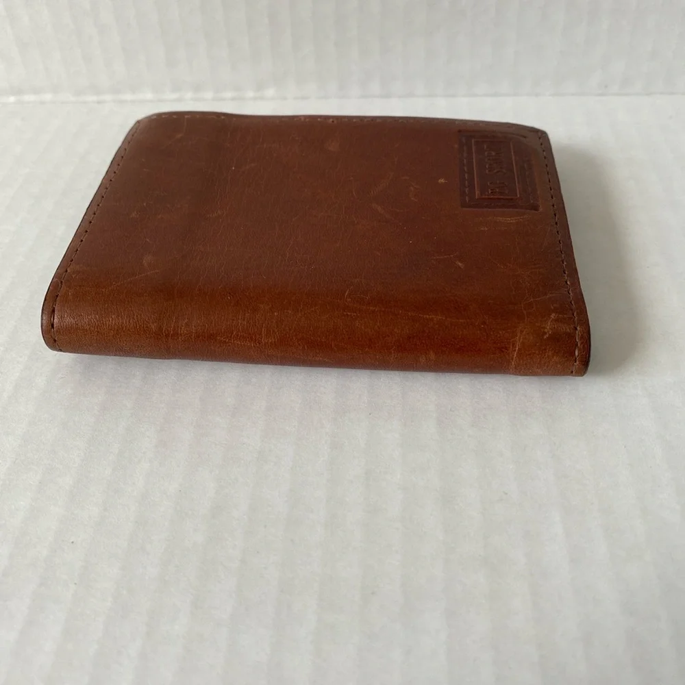 PG SPORT BROWN LEATHER TRIFOLD WALLET